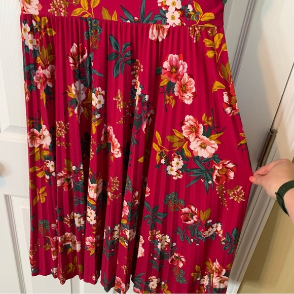 LOFT Pink Floral Pleated Midi Dress, size 4 - Picture 5 of 10
